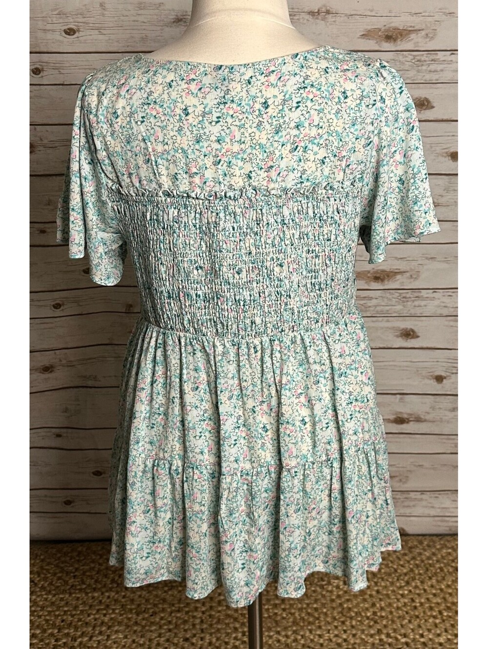 Torrid mint green floral smocked bodice flutter sleeve top Size 3/3X cottagecore - Picture 4 of 5